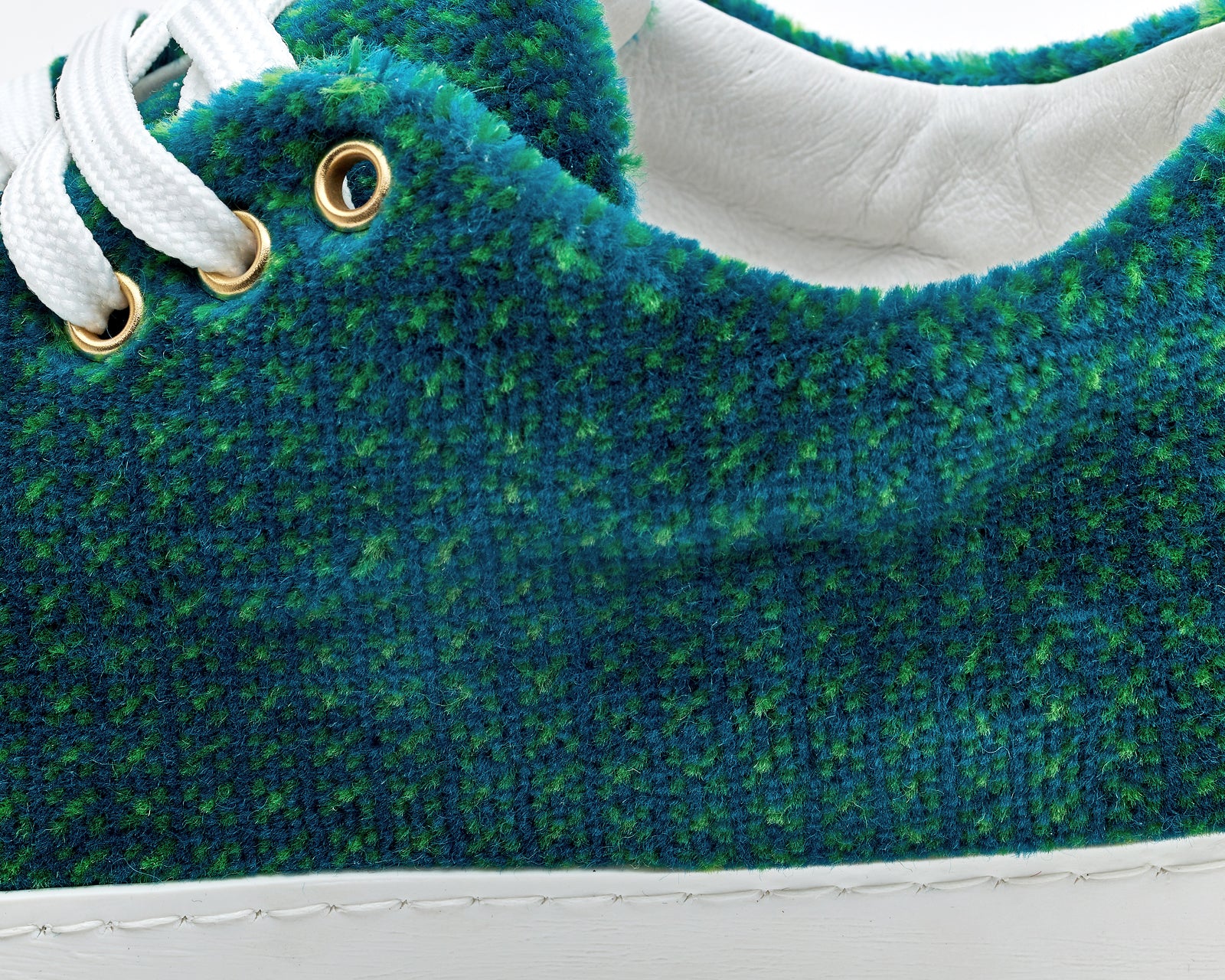 SLP BUS - The sustainable sneaker inspired by mobility