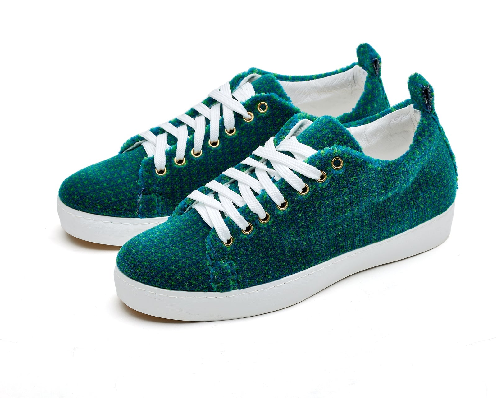 SLP BUS - The sustainable sneaker inspired by mobility