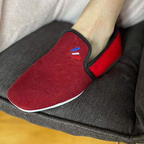 Durable &amp; resistant BURGUNDY slipper